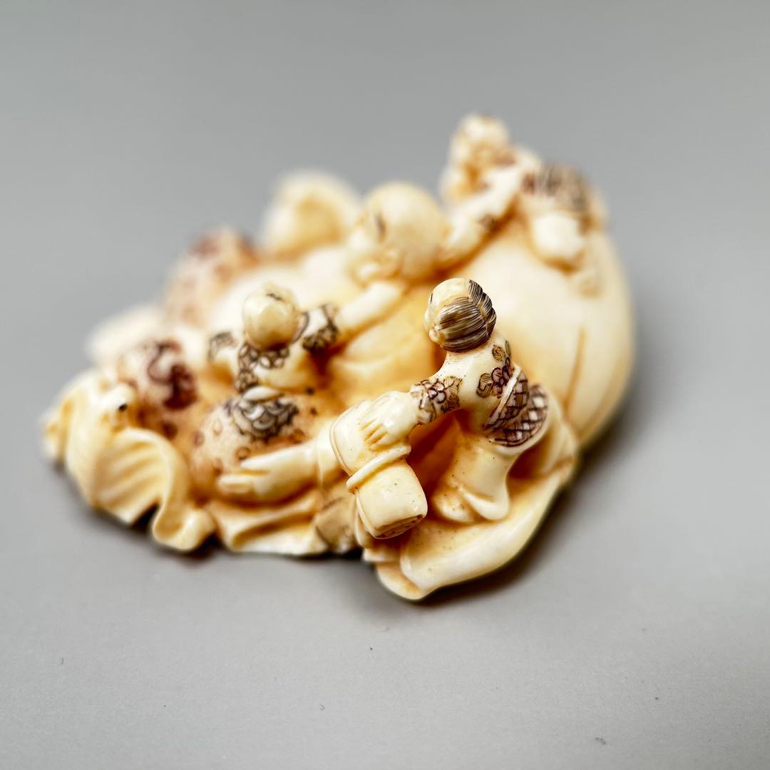 釈迦と子供たちの彫刻極上　根付　天然素材アンティーク骨董飾り物古美術置物細密細工