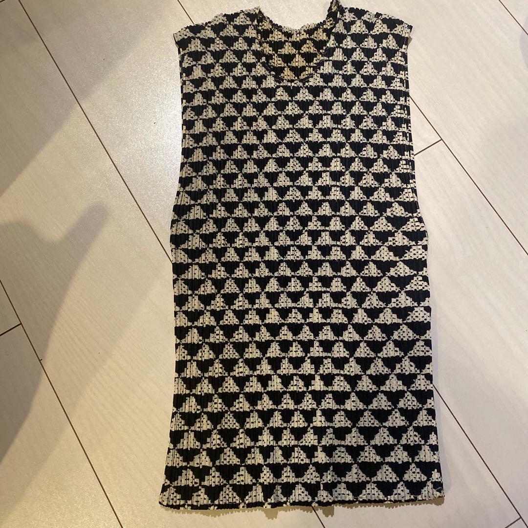 pleatsplease ノースリーブ