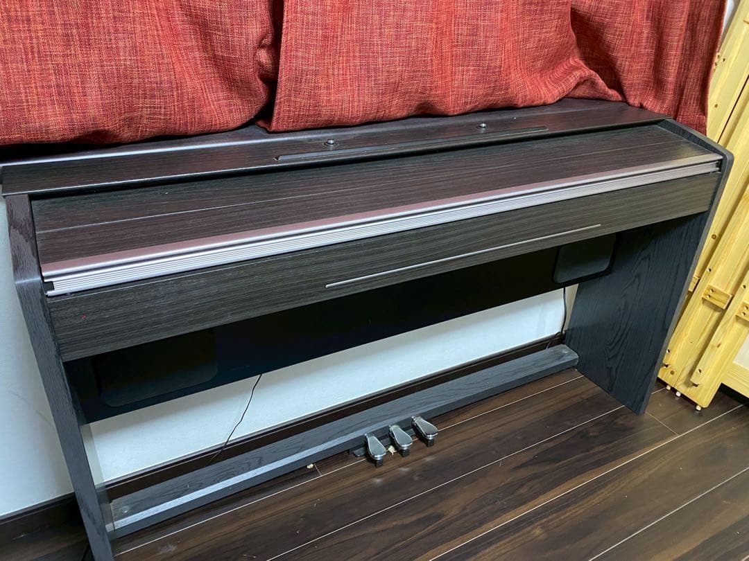 カシオの電子ピアノ　Privia PX-720