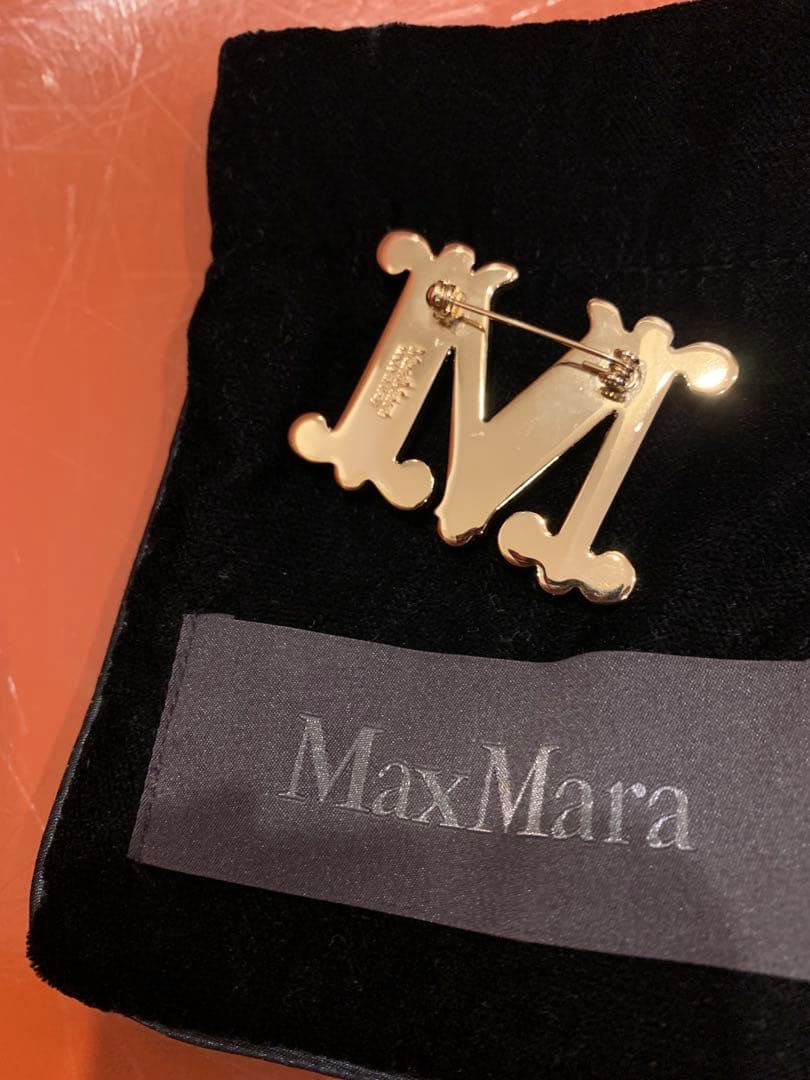 未使用　マックスマーラ　ブローチ
