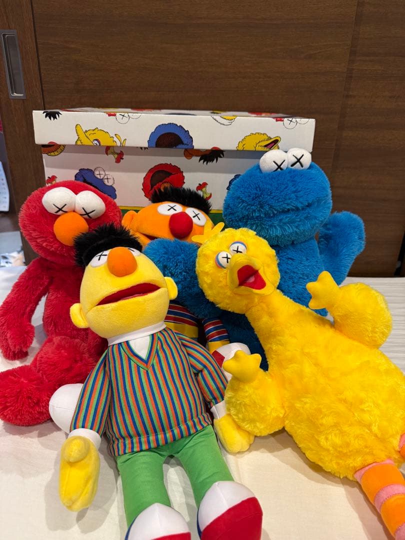 kaws ユニクロ　ぬいぐるみ