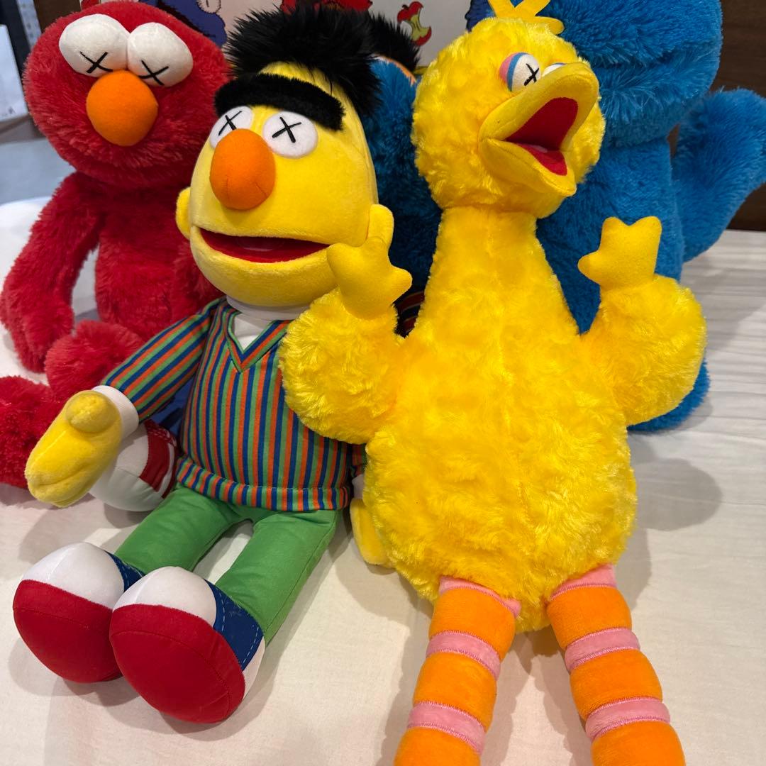 kaws ユニクロ　ぬいぐるみ