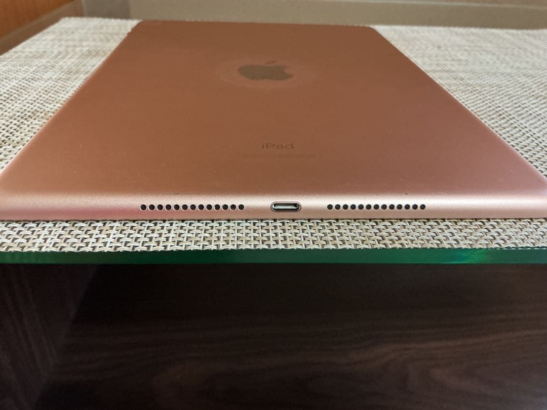 Apple iPad 第7世代　32GB 外箱、保護フィルム、ケース付き