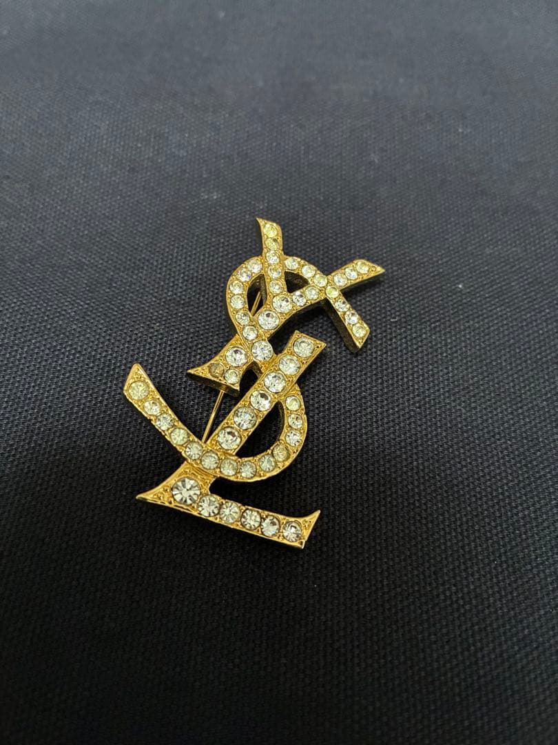 YSL ロゴブローチ ゴールドトーン クリスタル