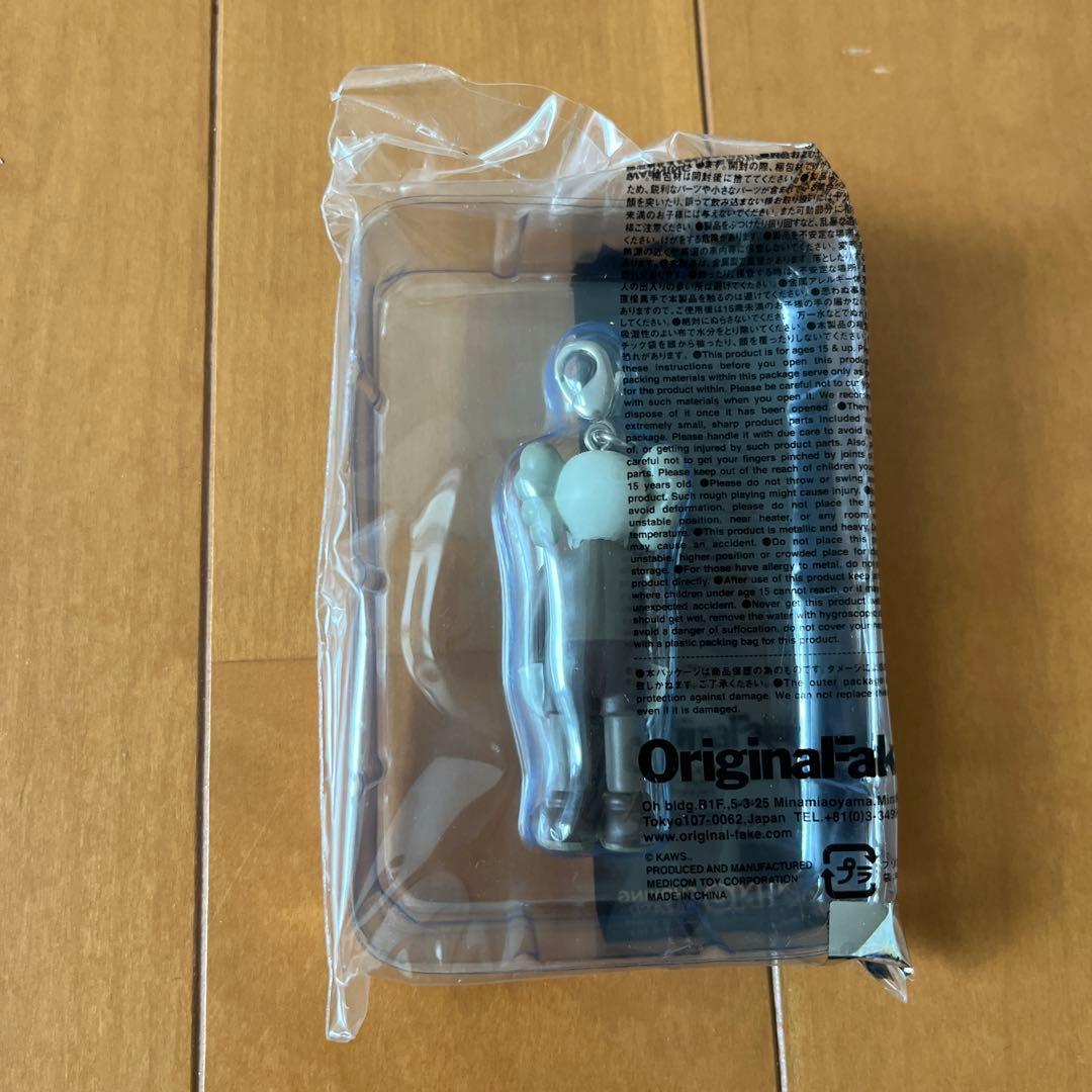 オリジナルフェイク　キーホルダー　カウズ　kaws