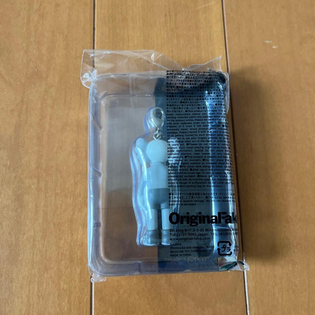 オリジナルフェイク　キーホルダー　カウズ　kaws