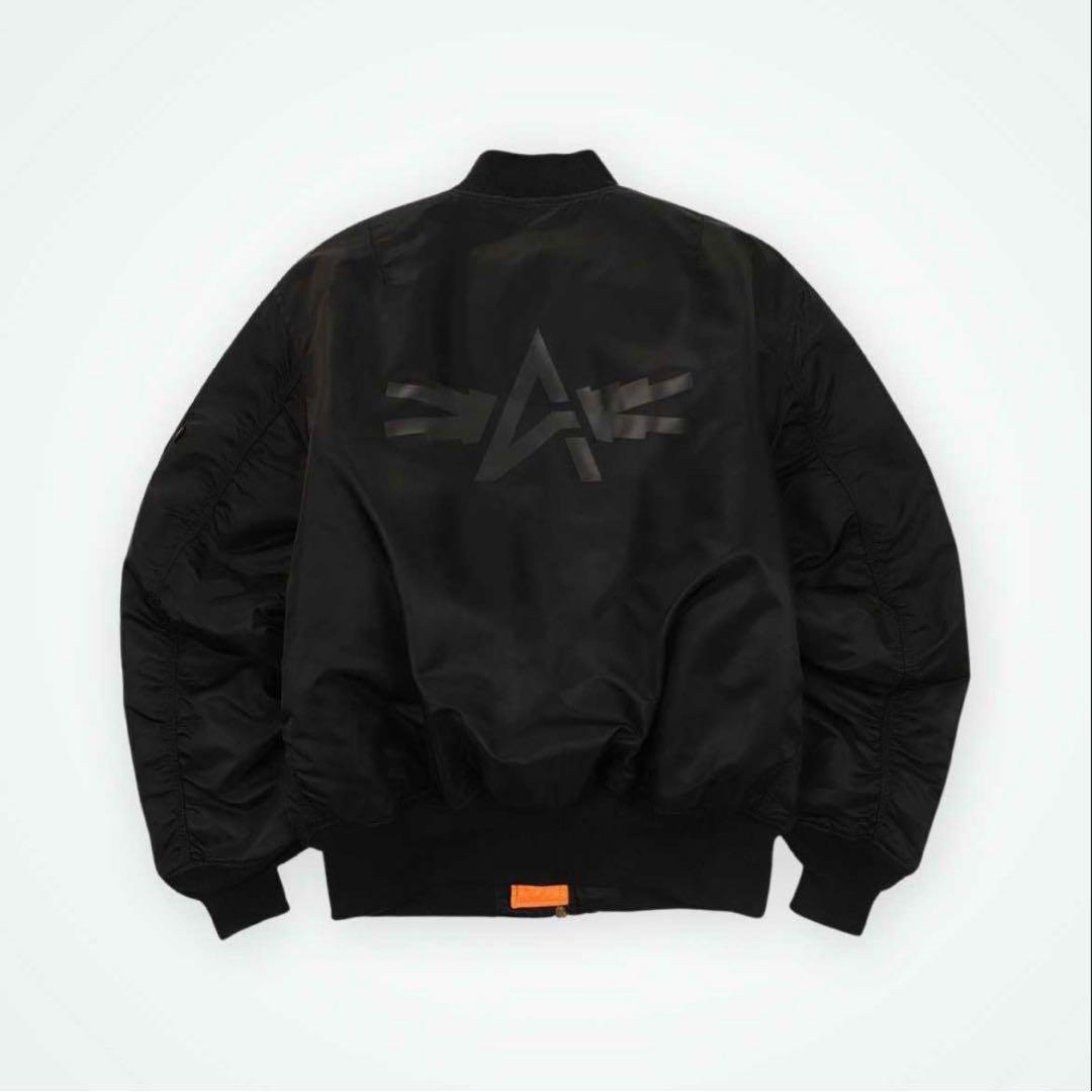 LE SSERAFIM x Alpha Industries コラボジャケット