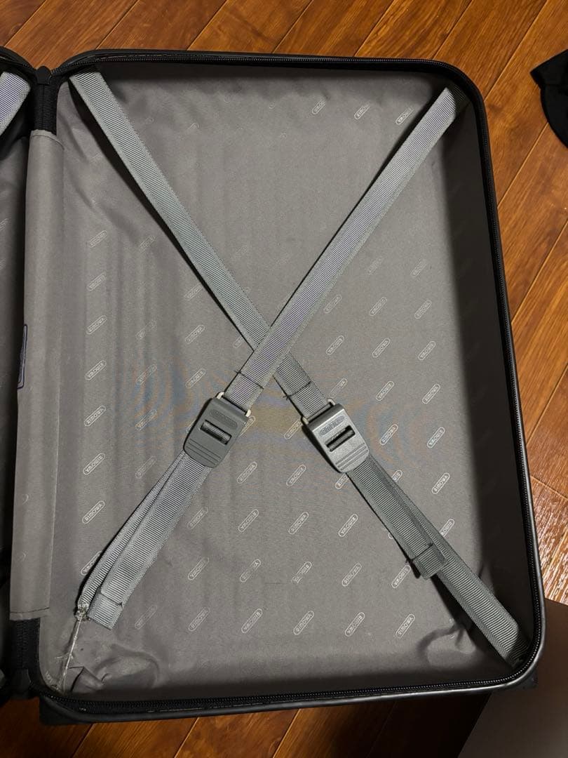 RIMOWA リモワ サルサ 機内持ち込み 35L前後 ブラック黒2輪