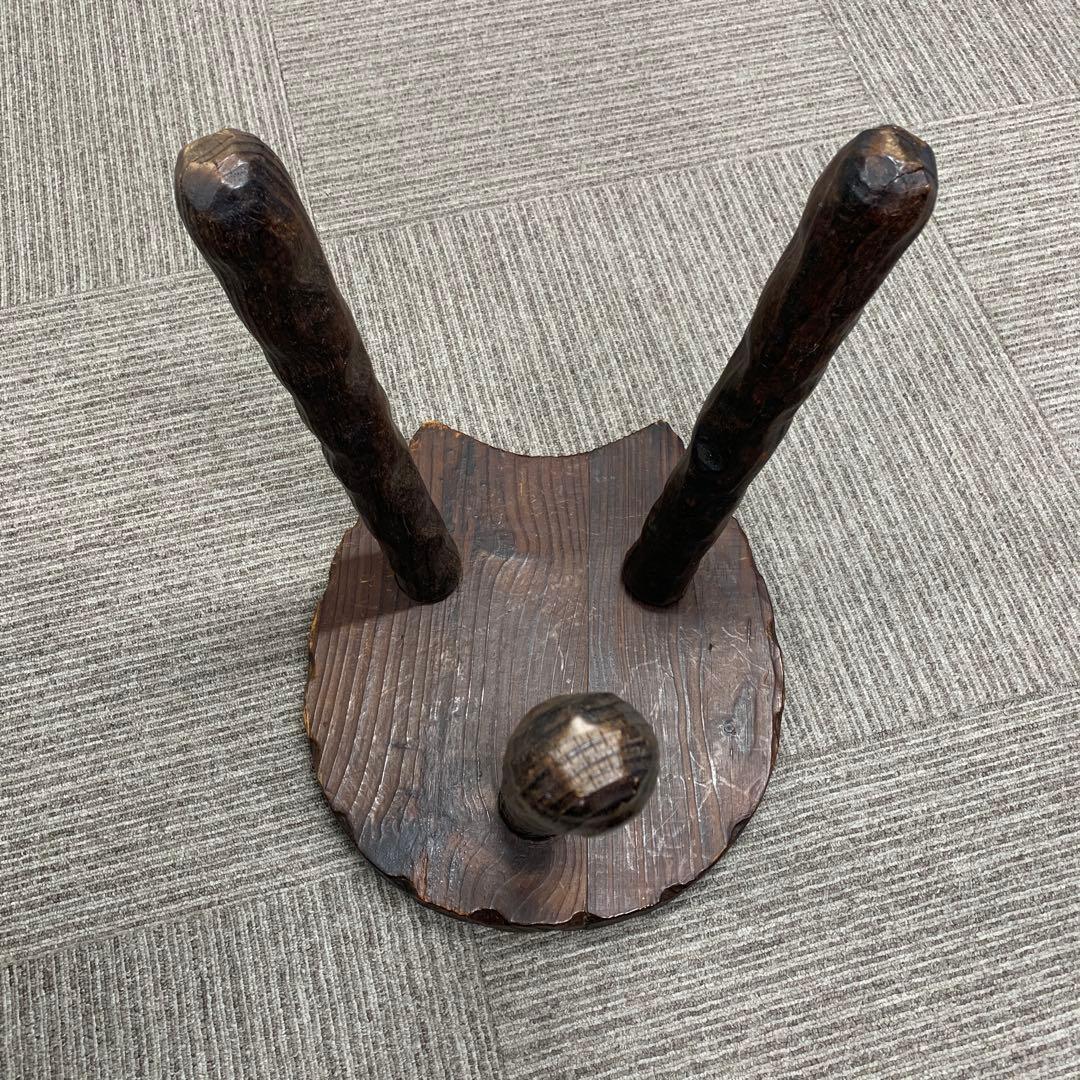 木製彫刻椅子3本脚