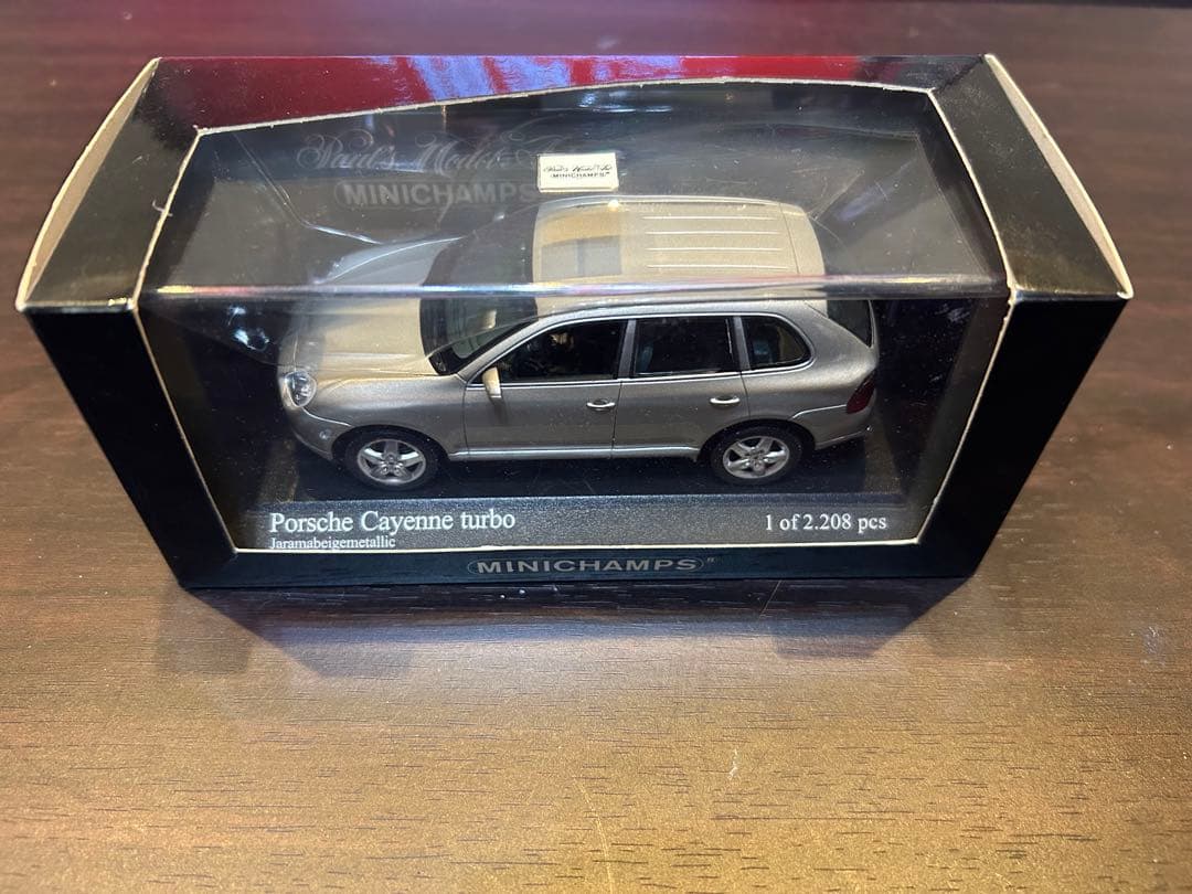 【未開封】MINICHAMPSポルシェCayenne turbo 1/43限定品