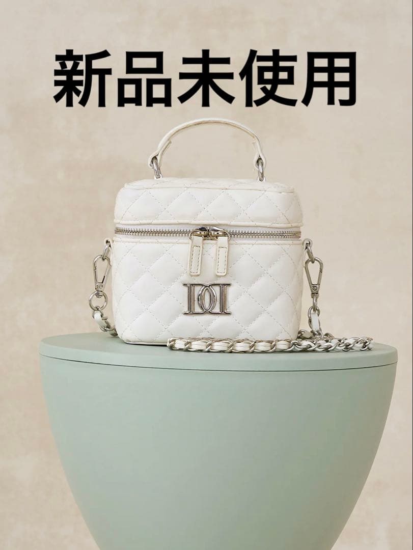 【シルバーパーツ】キルティングスクエアミニバッグ　ホワイト