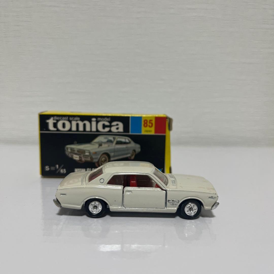 黒箱トミカ 85 Nissan Gloria 2000 1/65