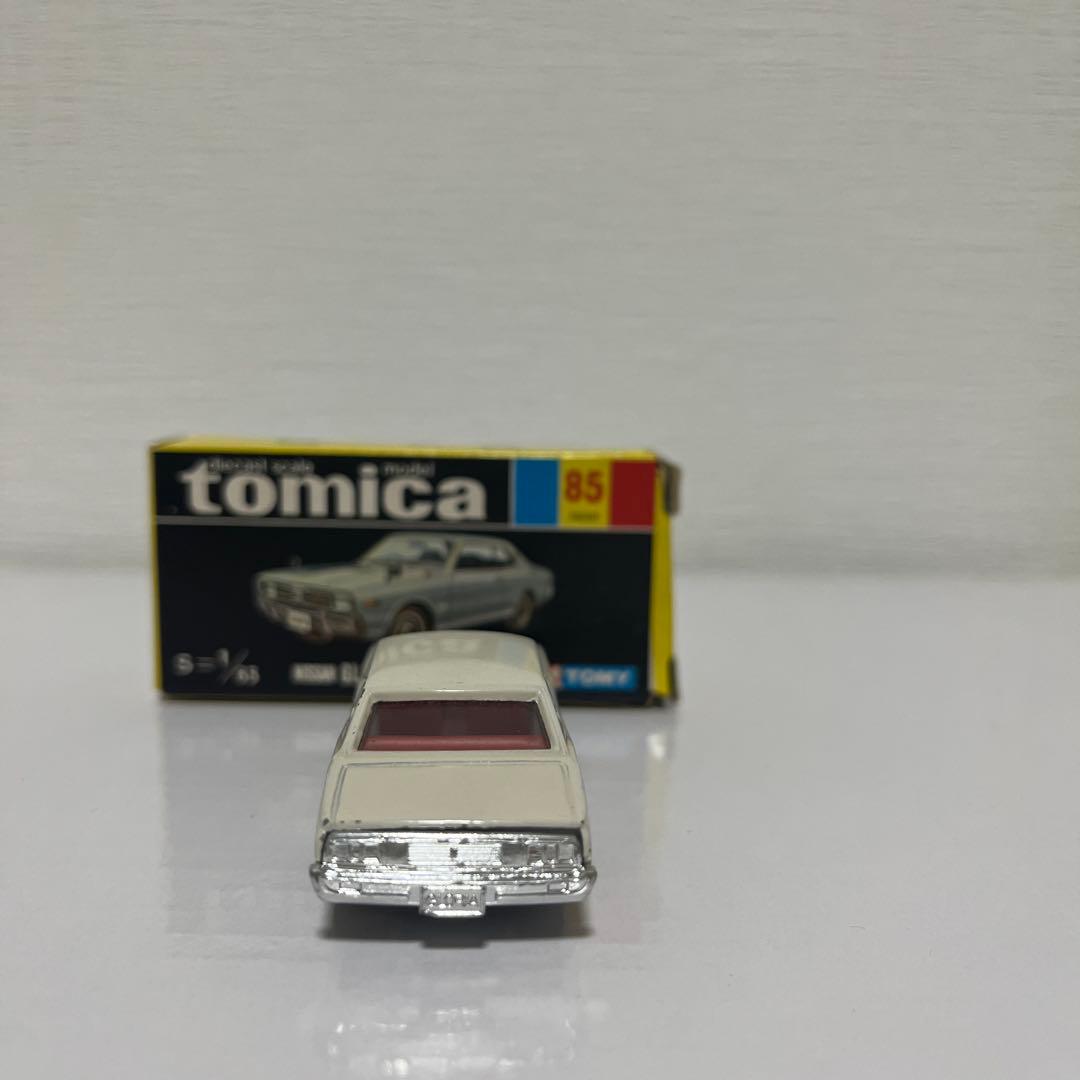 黒箱トミカ 85 Nissan Gloria 2000 1/65