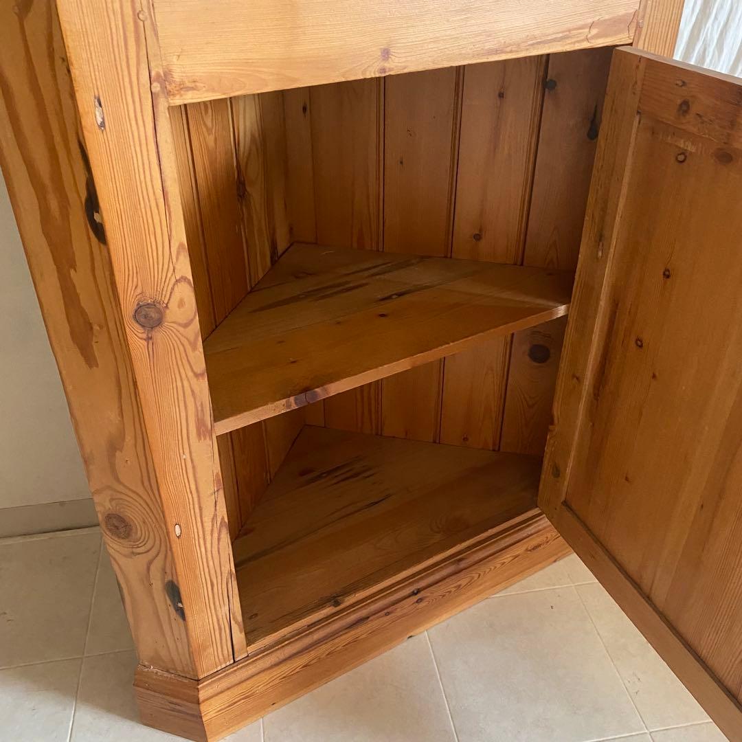 アンティーク　カントリー　パイン材　コーナーキャビネット　シェルフ　カップボード