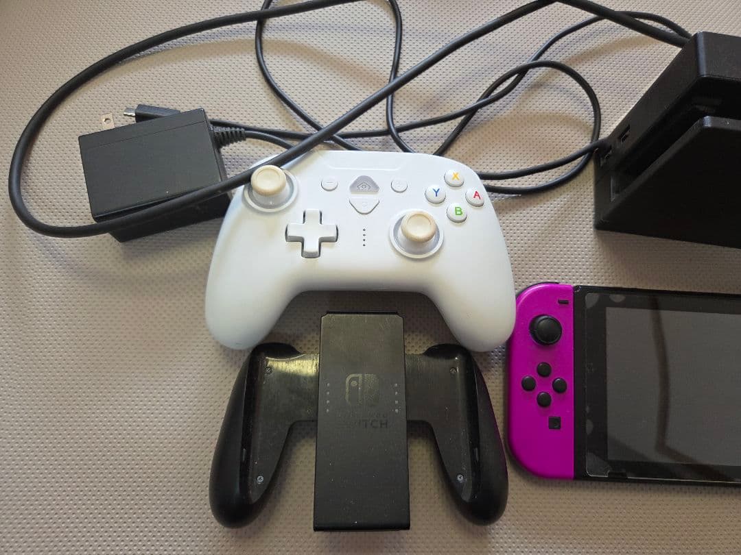 Nintendo Switch 本体　白のジョイコン、マリカーはバラ売りです