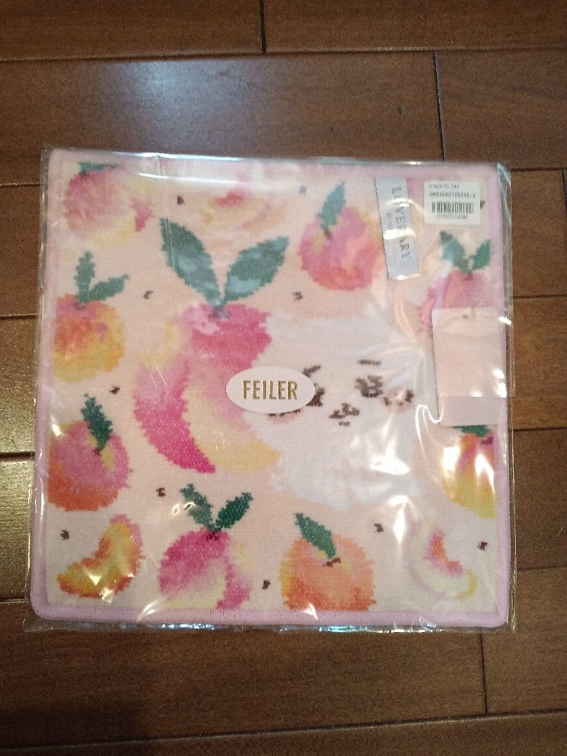 ぷ*ん様 FEILER ちいかわフルーツデザイン タオルハンカチセット
