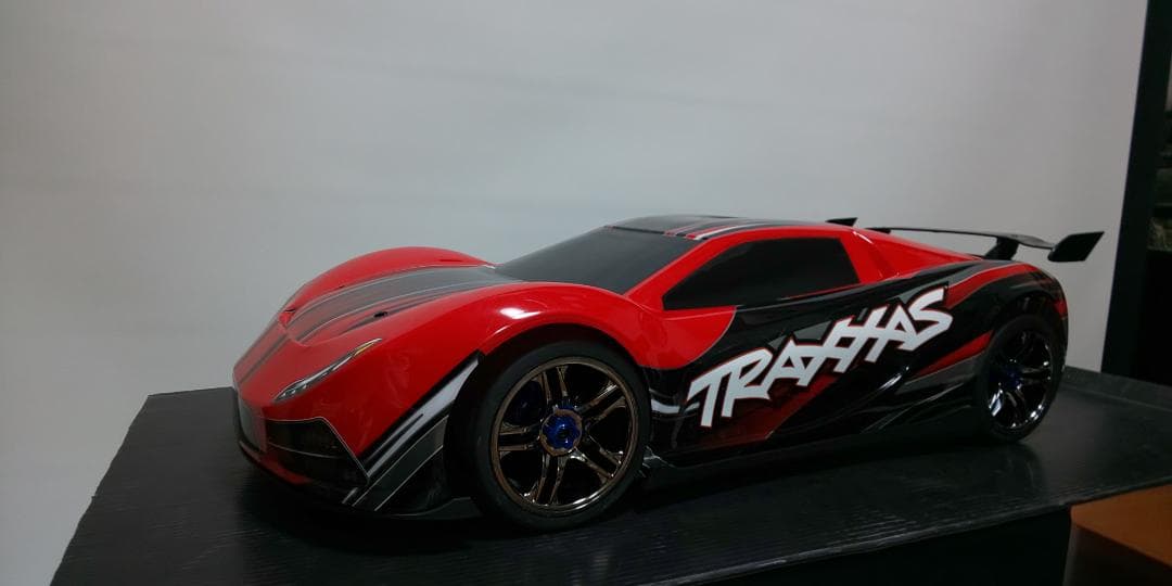 トラクサス 1/7 ラジコンカー X0-1 箱付き開封済み未走行