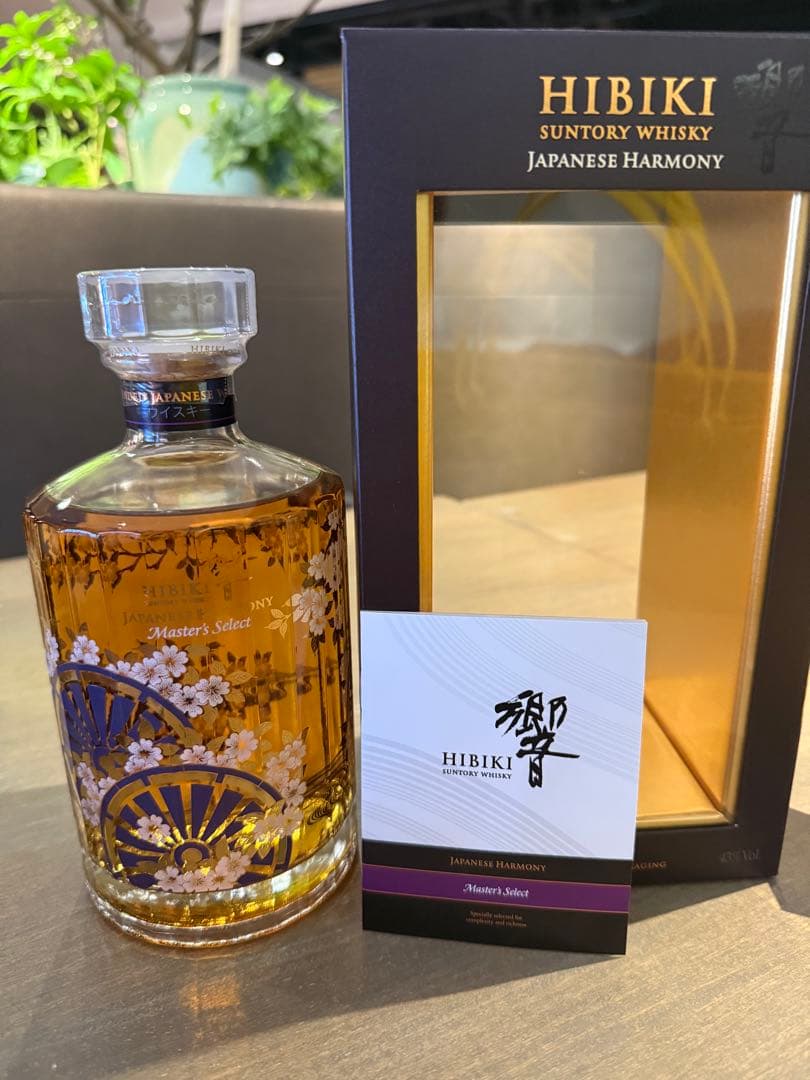 響 ジャパニーズハーモニー　　　　　　　　　　　　意匠ボトル　化粧箱付き