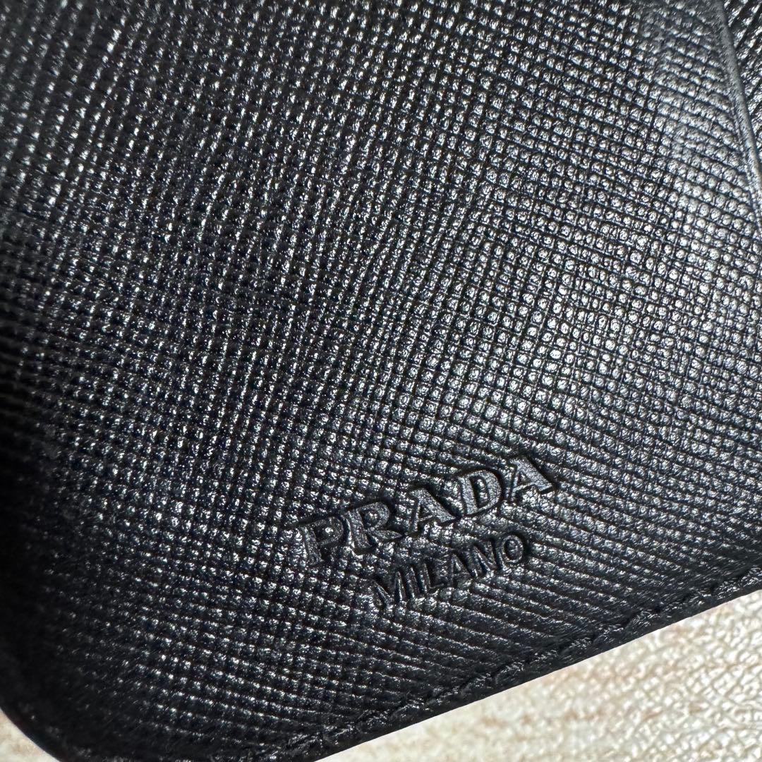 美品✨プラダ　折り財布　ラウンドファスナー　三角ロゴ