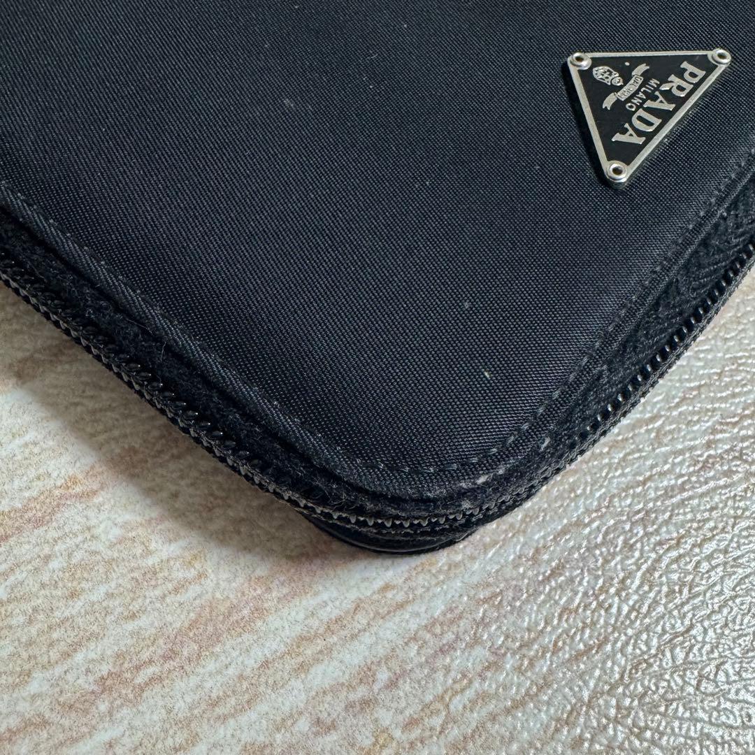 美品✨プラダ　折り財布　ラウンドファスナー　三角ロゴ