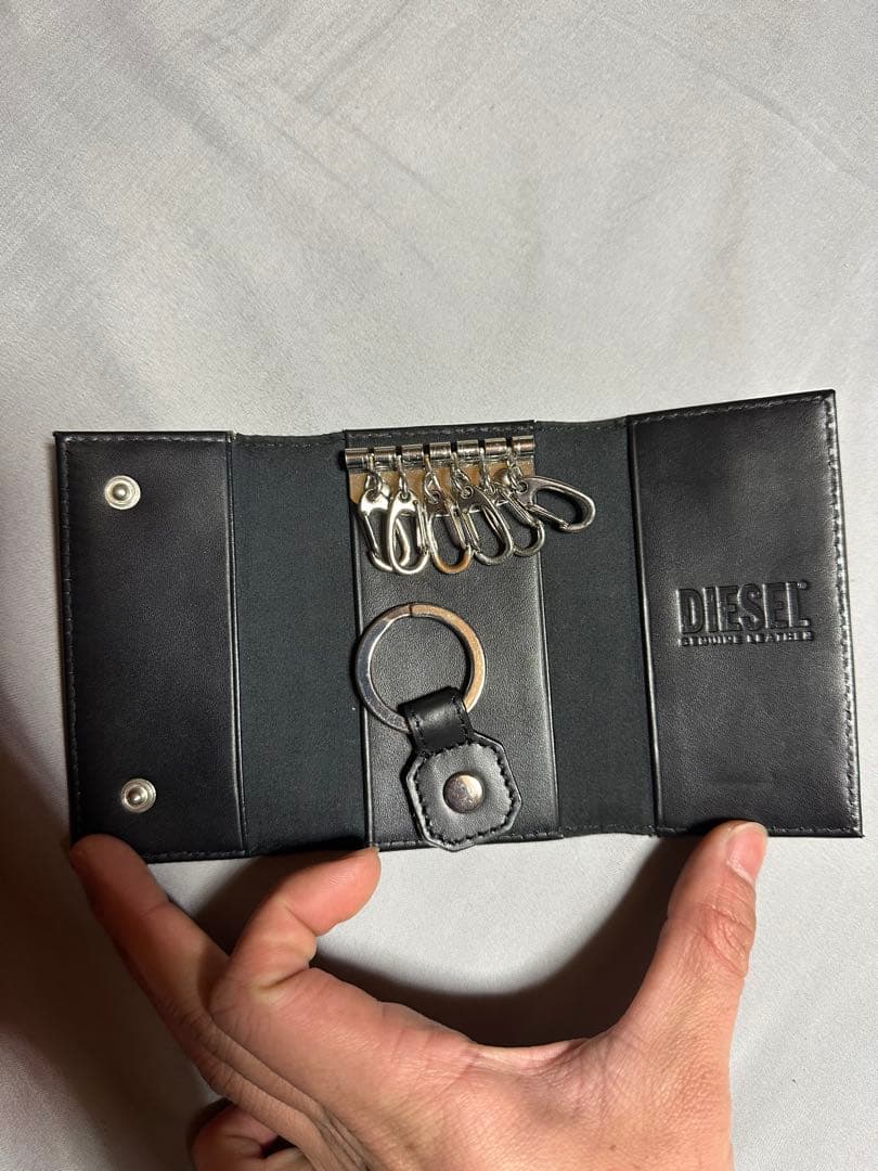 美品 ディーゼル diesel キーケース 本革 Dロゴ 6連 カーキ