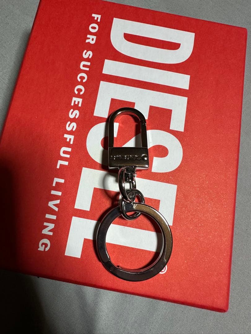 美品 ディーゼル diesel キーケース 本革 Dロゴ 6連 カーキ