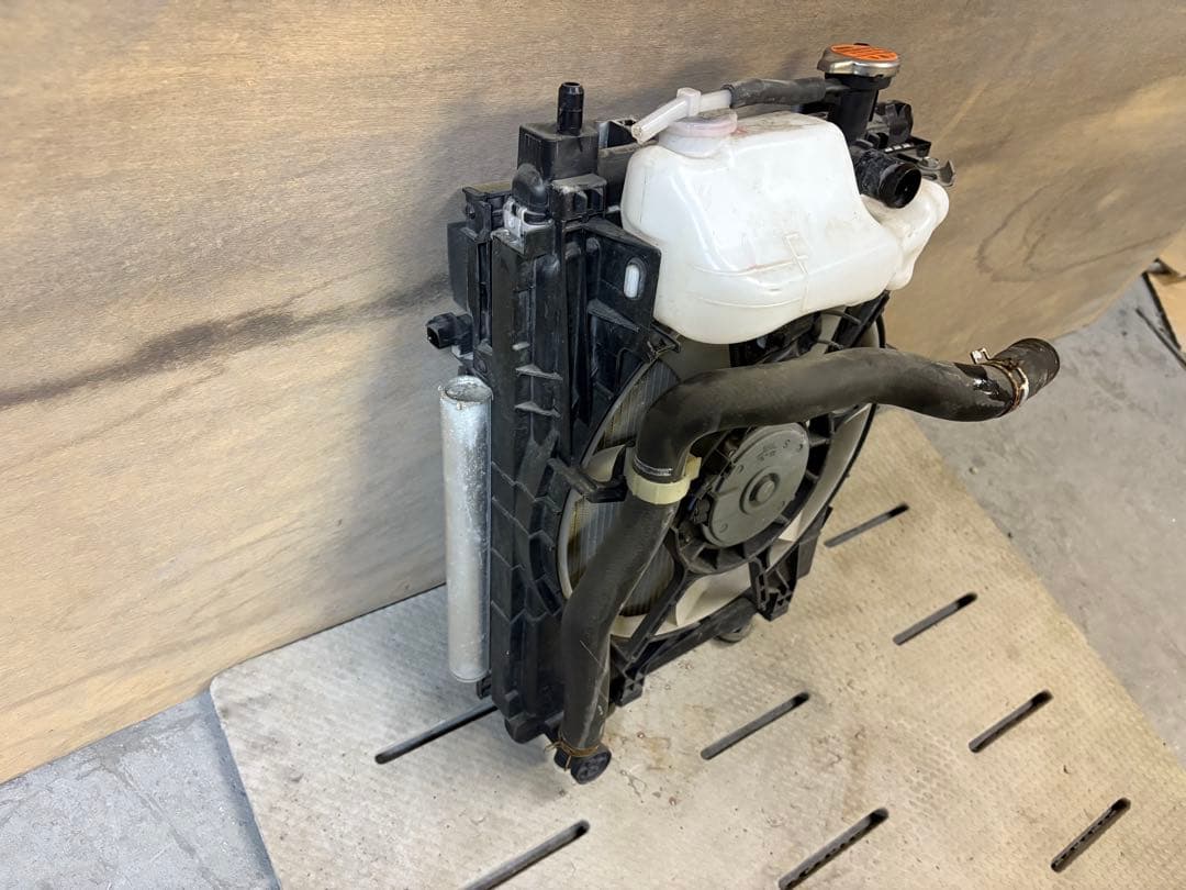 LA600S/LA610S タント 純正 ラジエーター コンデンサー セット