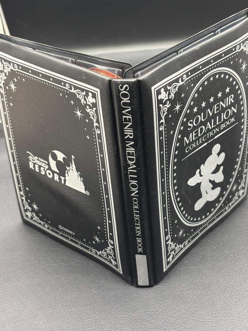 【2017東京ディズニー】ミッキーマウス メダリオン 収集コレクション ブック