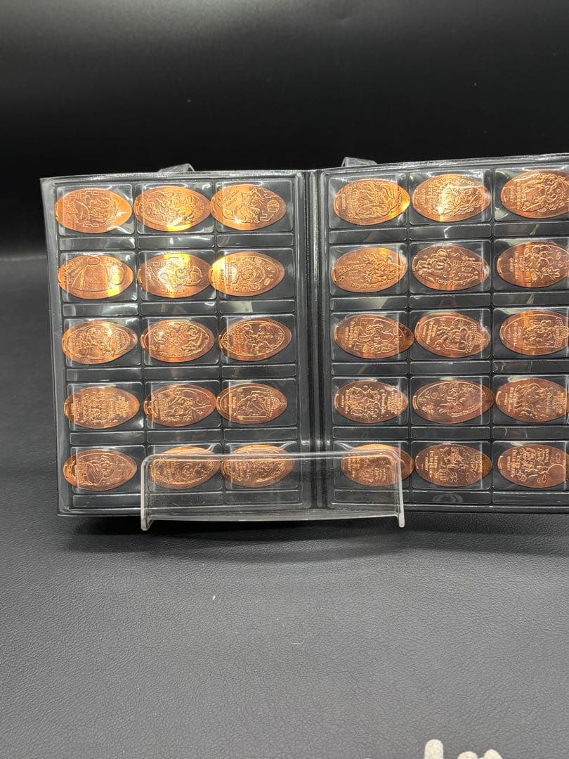 【2017東京ディズニー】ミッキーマウス メダリオン 収集コレクション ブック