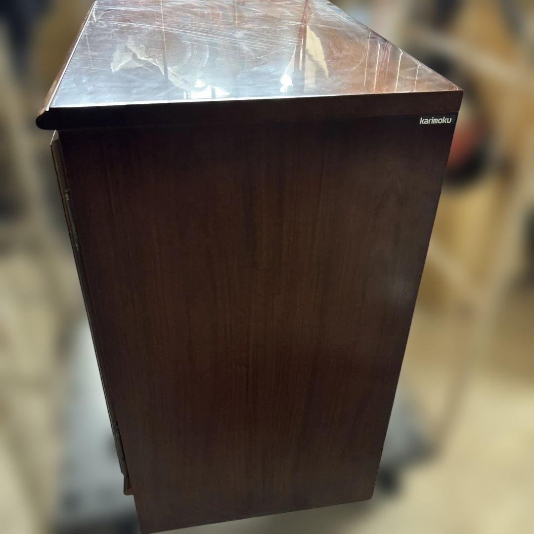 カリモク 2枚扉 キャビネットコロニアル 収納棚 食器棚