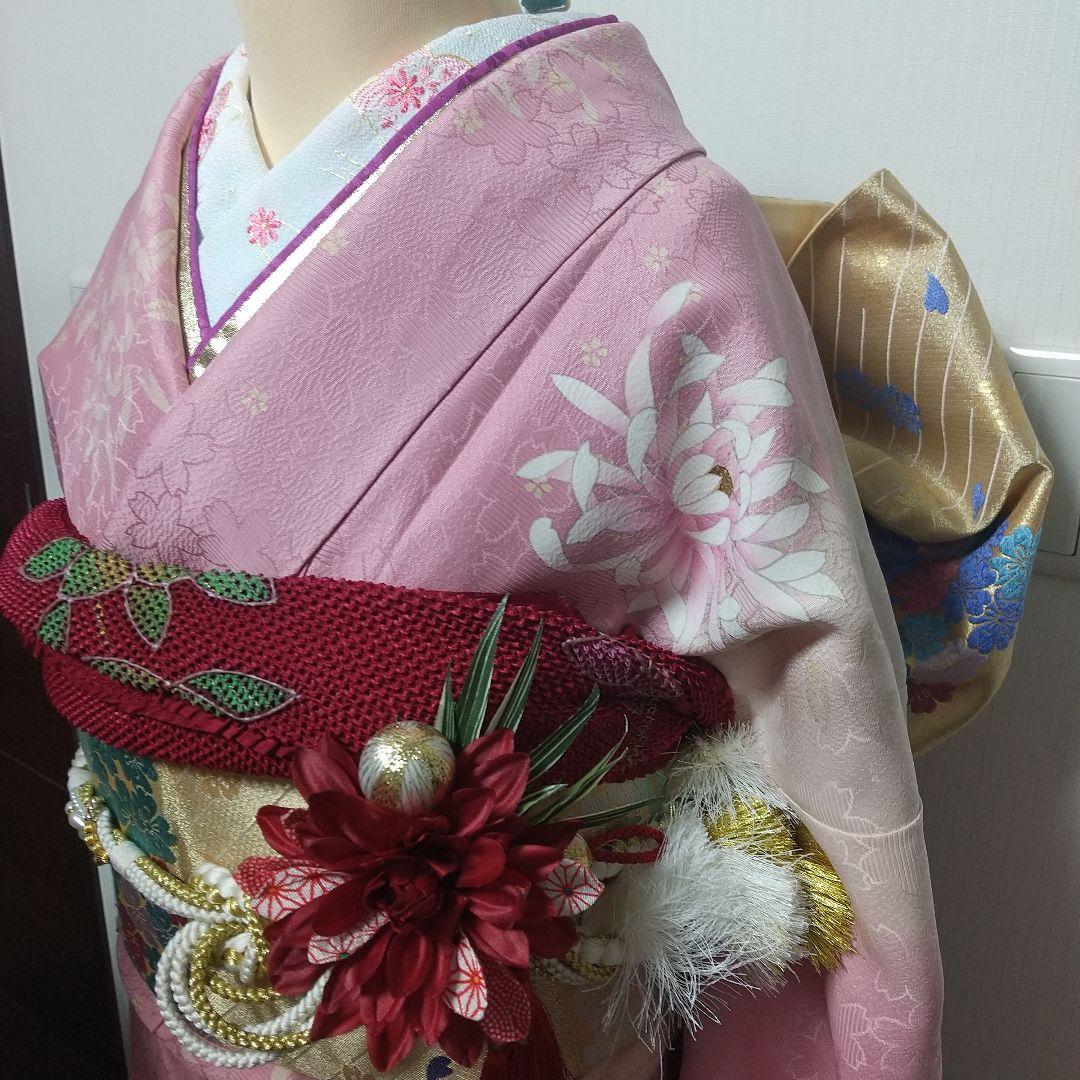 桜色の振袖 菊花紋様