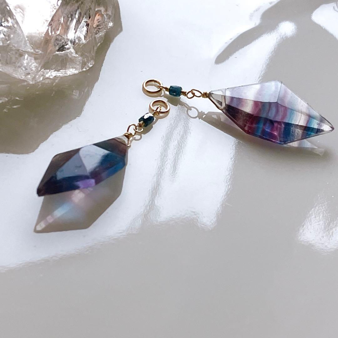 tama◆スピンドルカット バイカラーフローライト×ブルーダイヤチャーム