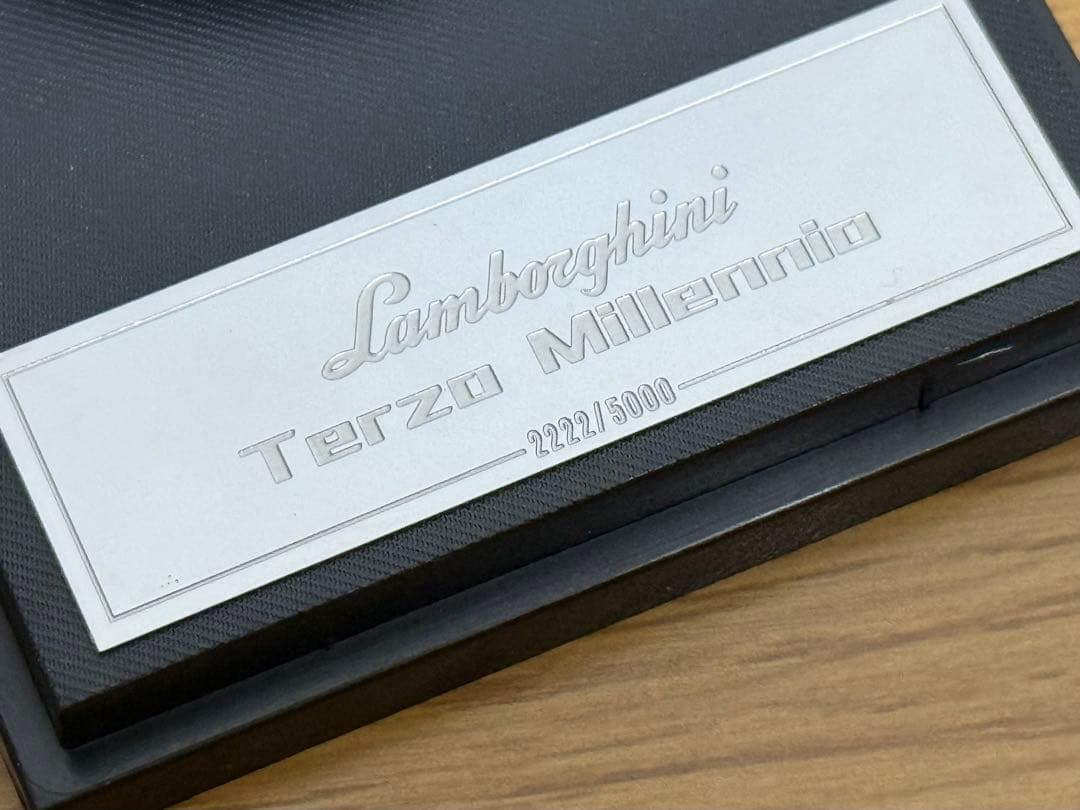 Lamborghini Terzo Millennio 1/64 ミニカー