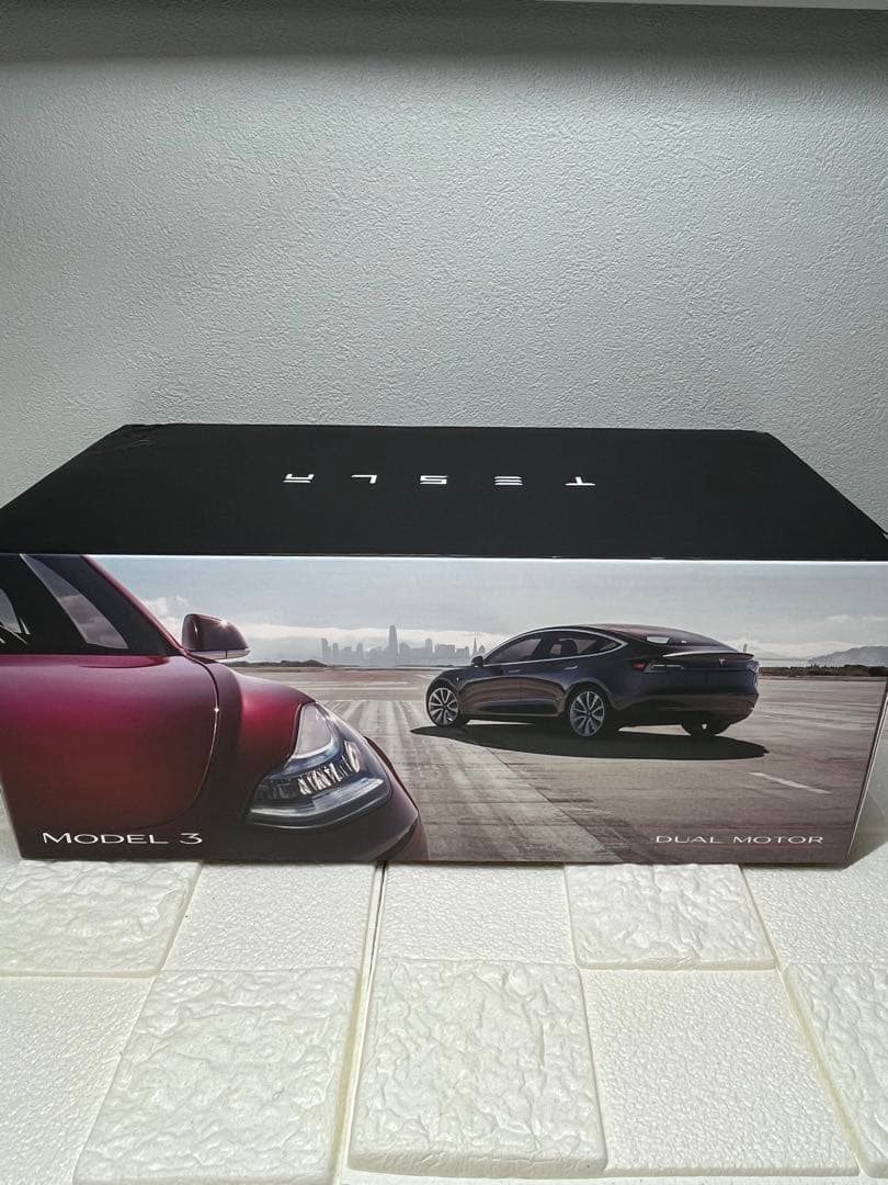 ミニカー　1/18 テスラ　モデル3 ブラック