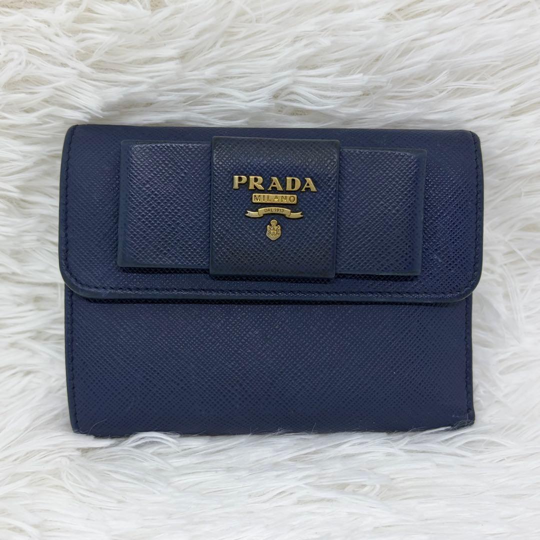 美品✨プラダ 三つ折り財布 財布 サフィアーノ レザー リボン ネイビー 紺