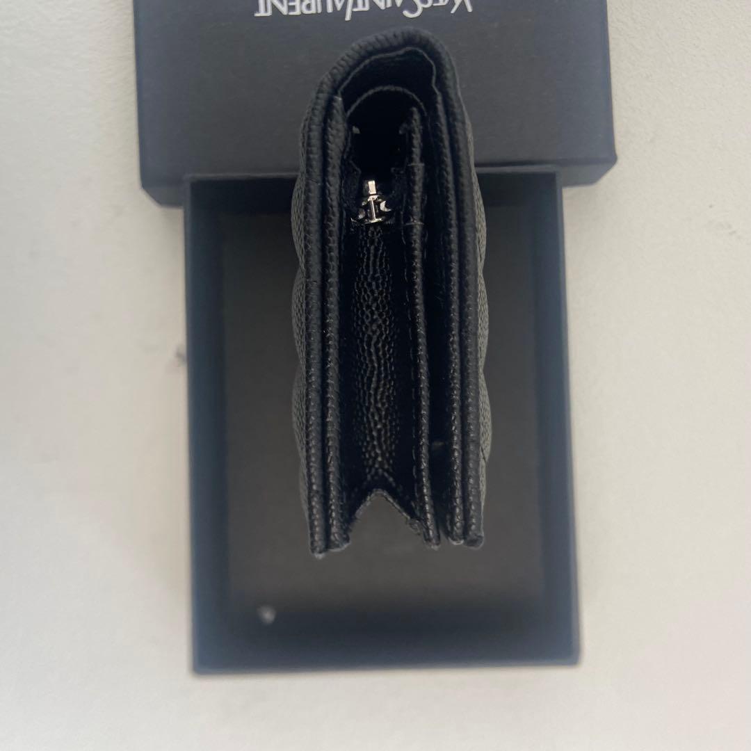 美品✨イヴ・サンローラン エンボス加工 ブラックレザー 折りたたみ財布サイフ