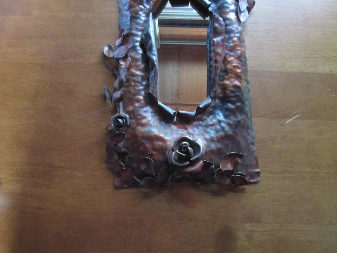 ハンドメード　銅製の鏡付き　壁飾り