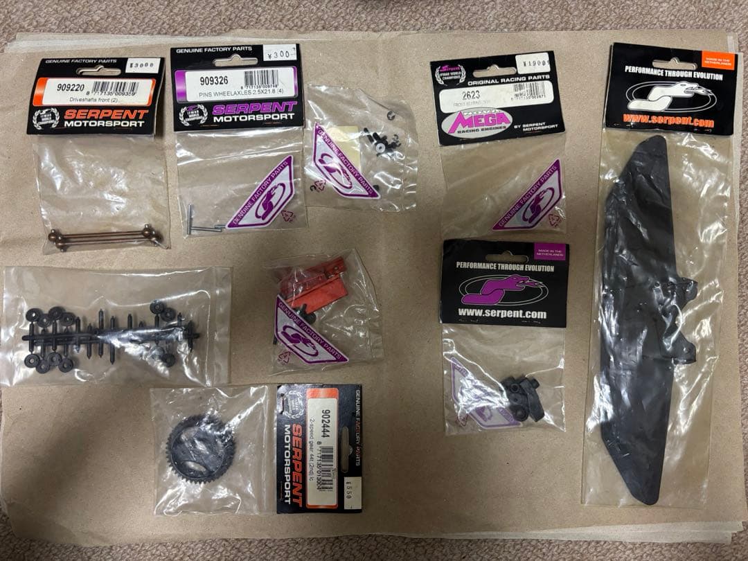 サーパント SERPENT 960 1/8スケール パーツセット