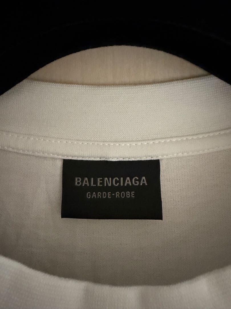 BALENCIAGA Garde-Robe ミディアムフィットTシャツです。