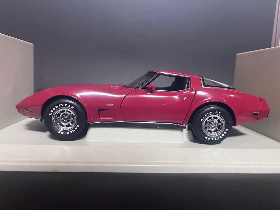 UT Models Chevrolet Corvette 1:18 コルベット