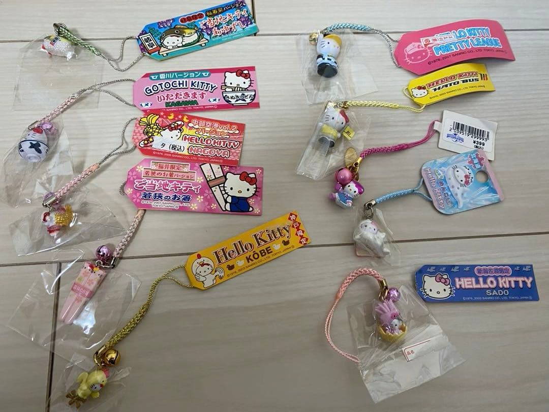 ご当地キティ　64個セット売り　根付け　キーホルダー　ハローキティ