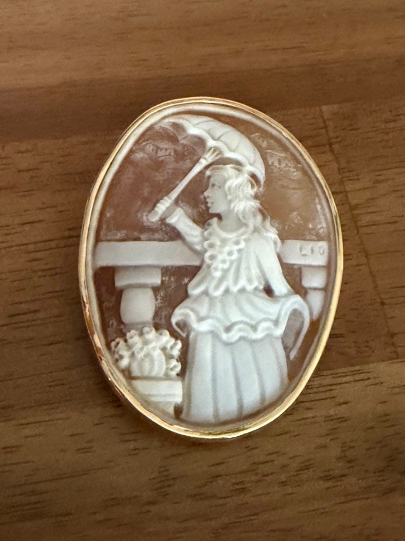 女性の傘のシェルカメオ K18