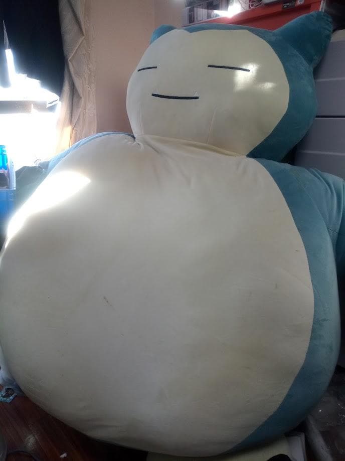 絶対に起きられないカビゴンクッション　ぬいぐるみ　巨大サイズ