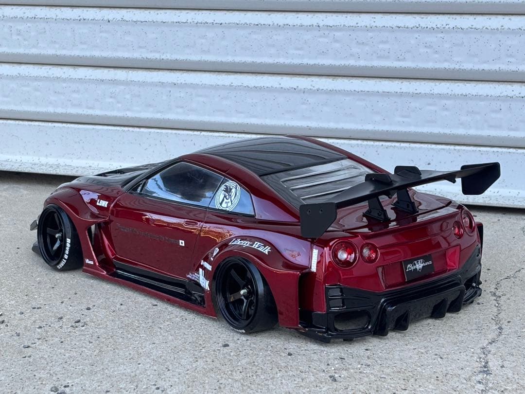 ラジコンボディ TETSUJIN R35 GT-R リバティーウォーク 塗装済