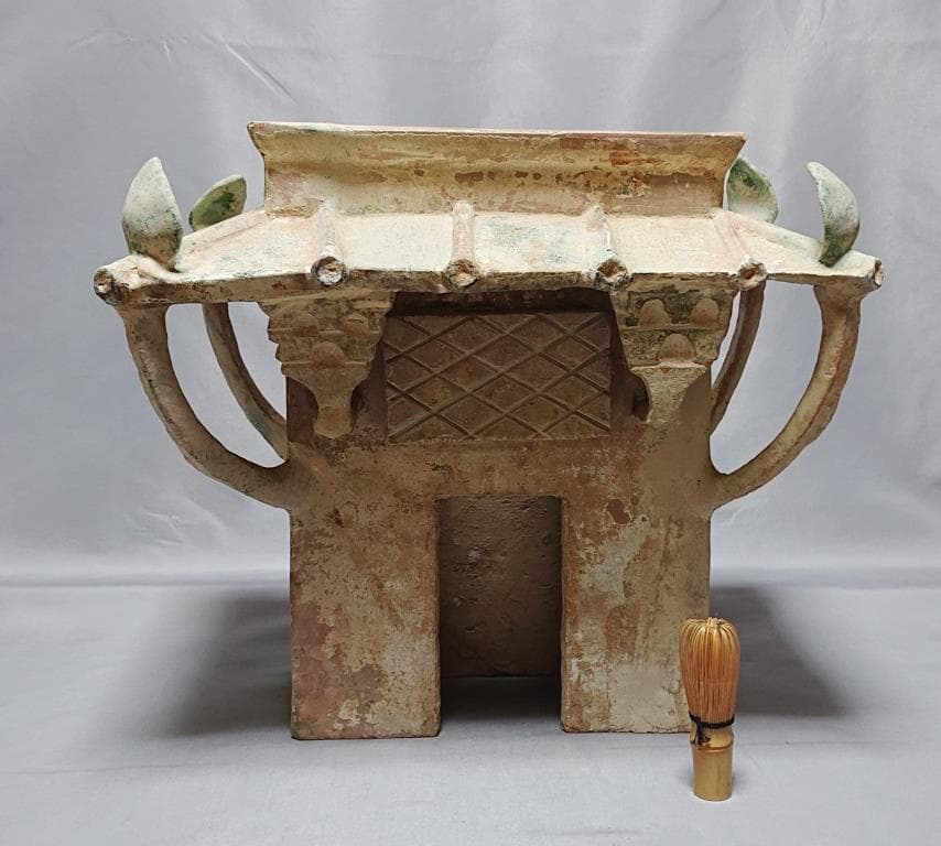 東漢時代　出土品　緑釉銀化楼閣 彩文土器 高さ31.8㎝　（B）