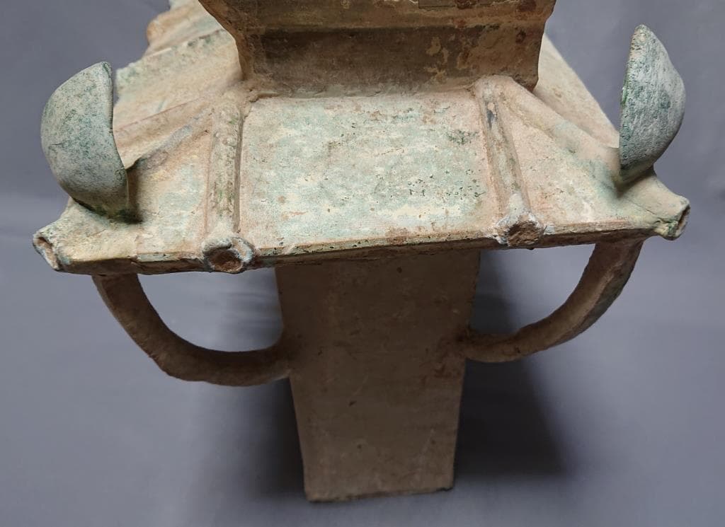 東漢時代　出土品　緑釉銀化楼閣 彩文土器 高さ31.8㎝　（B）