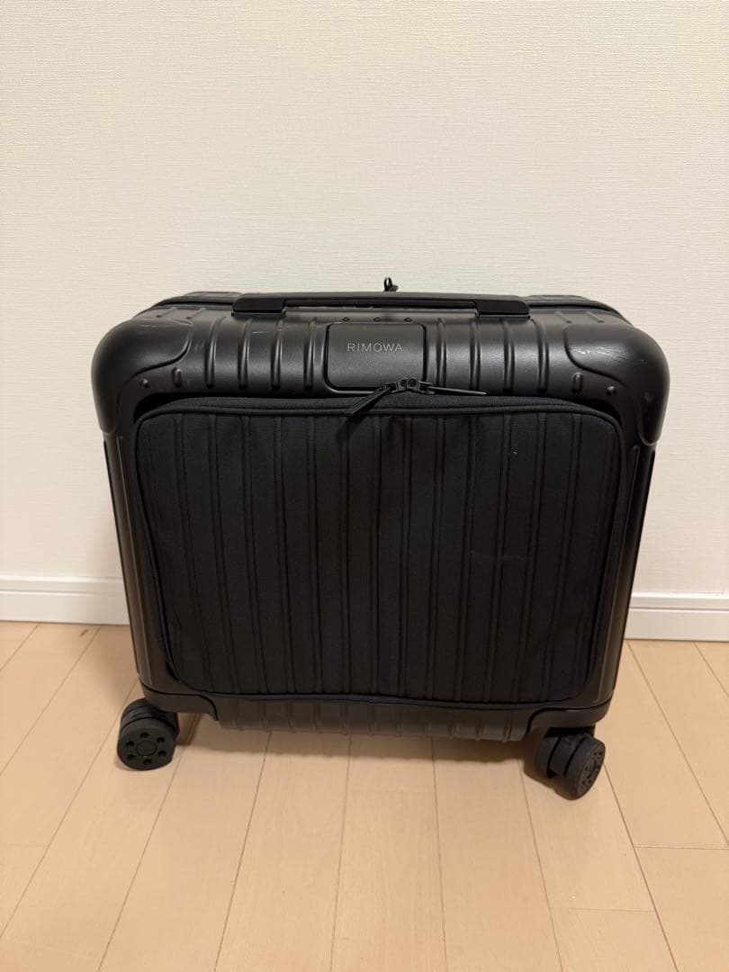 RIMOWA ESSENTIAL SLEEVE ブラック コンパクト