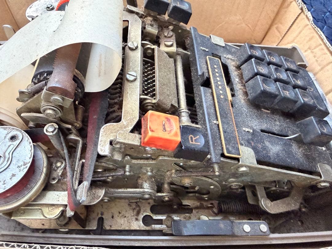 アンティーク計算機付きタイプライター