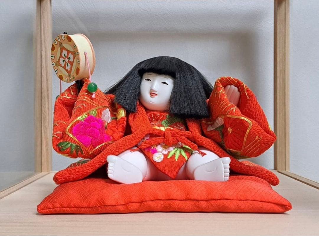 有識御人形司 十二世 伊東久重 作 木彫 御所人形「童子(でんでん太鼓)」共箱