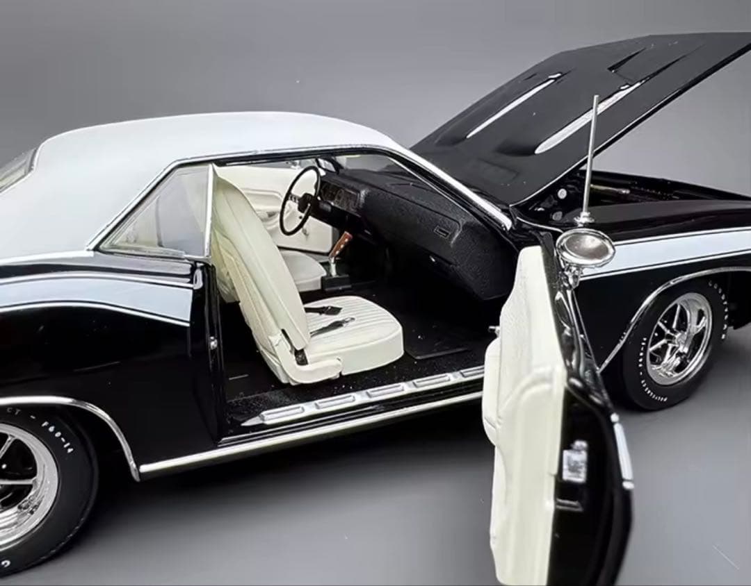 1972 Plymouth Cuda 340 1/18スケールモデル